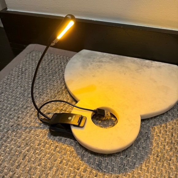 Vekkia LED Book Light Clip Pn - Picture 2 of 8